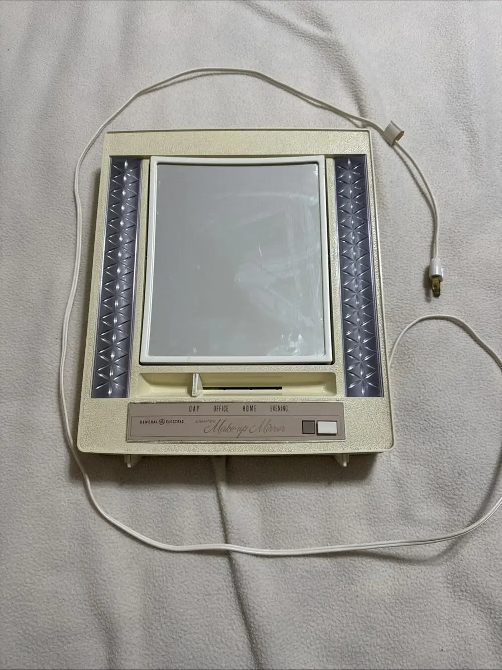General Electric Lighted Makeup Mirror Vanity Day Office Home Vintage 70s Tested